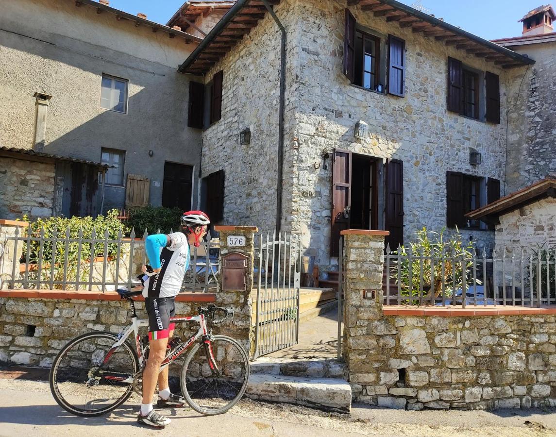 Cara House Tuscany - Zona Lucca Chiatri Bagian luar foto